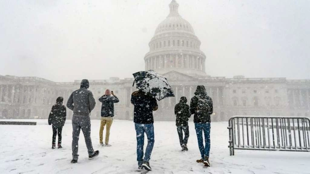 Nekoliko američkih država proglasilo vanredno stanje zbog zimske oluje i rekordno niskih temperatura